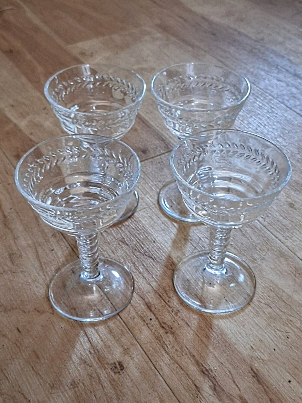 Four Vintage Federal Glass Embossed Laurel Liquor Cocktail Glasses 145R-1 MINT